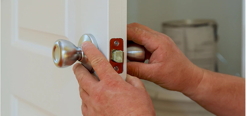 AAA Locksmiths For lock Replacement in Oswego, Illinois